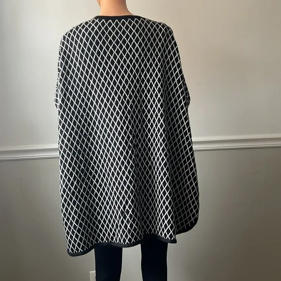 Chicos Black White Patterned Poncho Cardigan - Picture 10 of 15